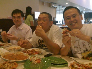 Johnny Keng & Me eating